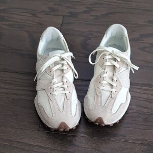 New Balance Women's 327 Sneaker Size 8 Ivory